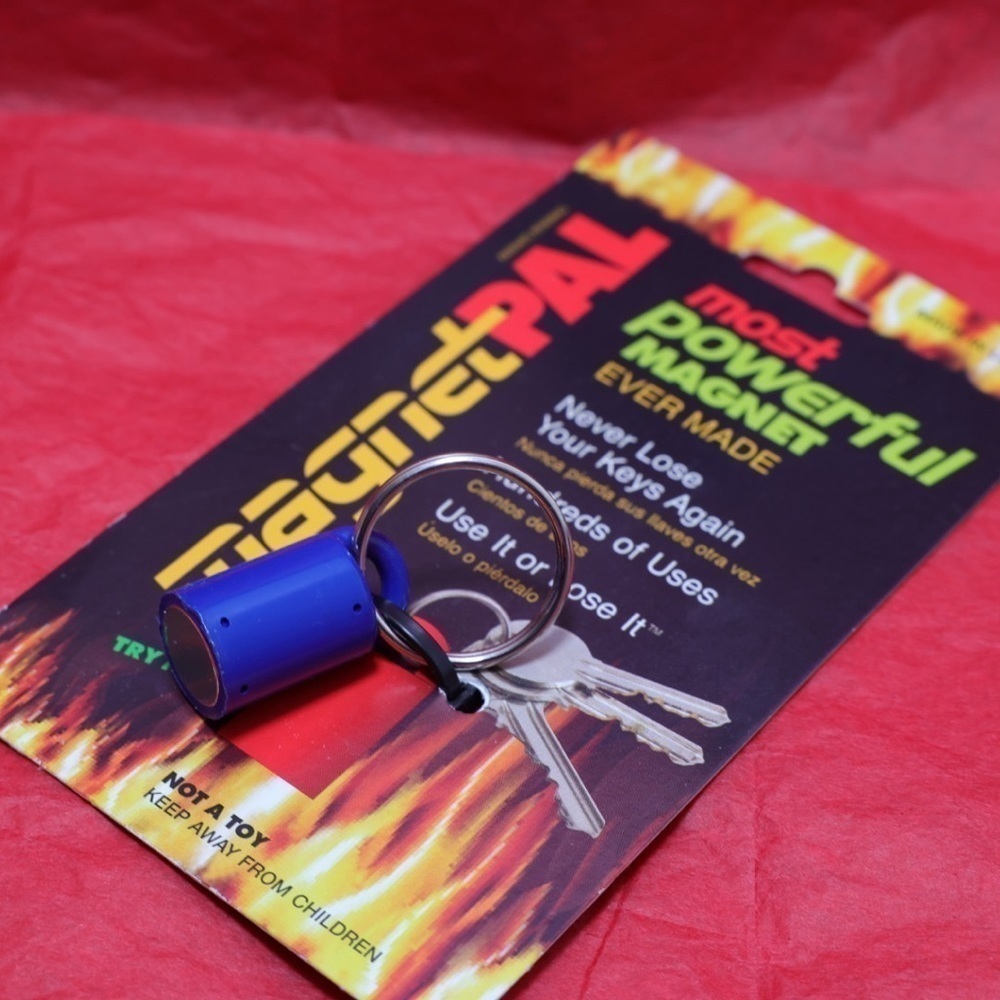 FREE 🅽🅴🆆 Magnet Pal magnetic keychain holder - Picture 4 of 7